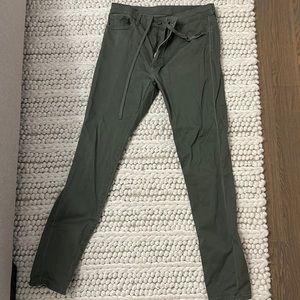 Uniqlo Slim Fit Chino - Army Green - Large